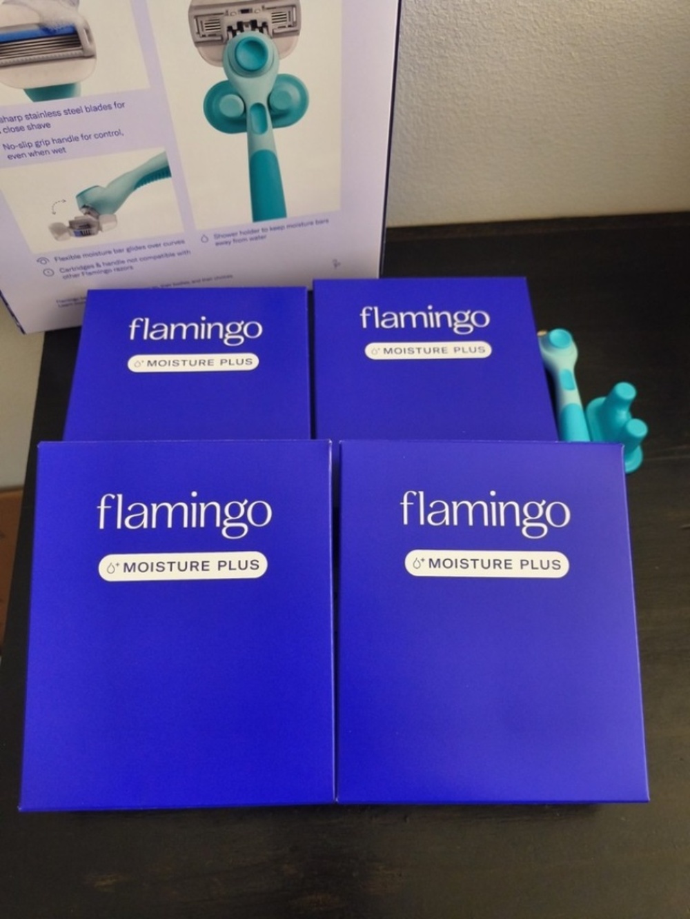 Flamingo Moist Razor Shaving set, 45 Cartridges, 2 Razor Handles - Picture 5 of 6